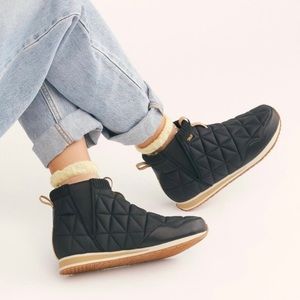 Teva Ember Mid Boot Black Quilted Bootie